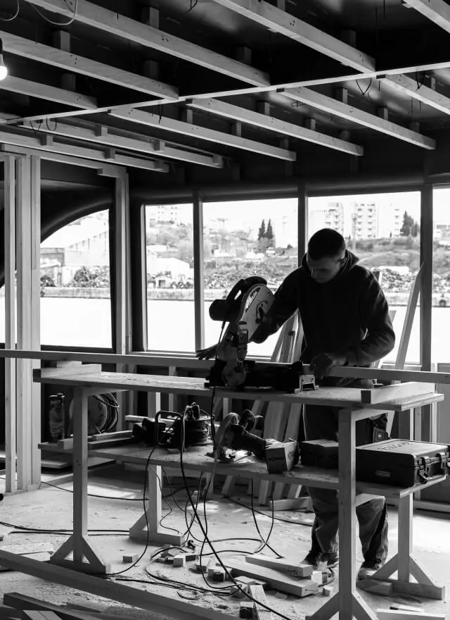 Joiner at work in the Tramontana workshop